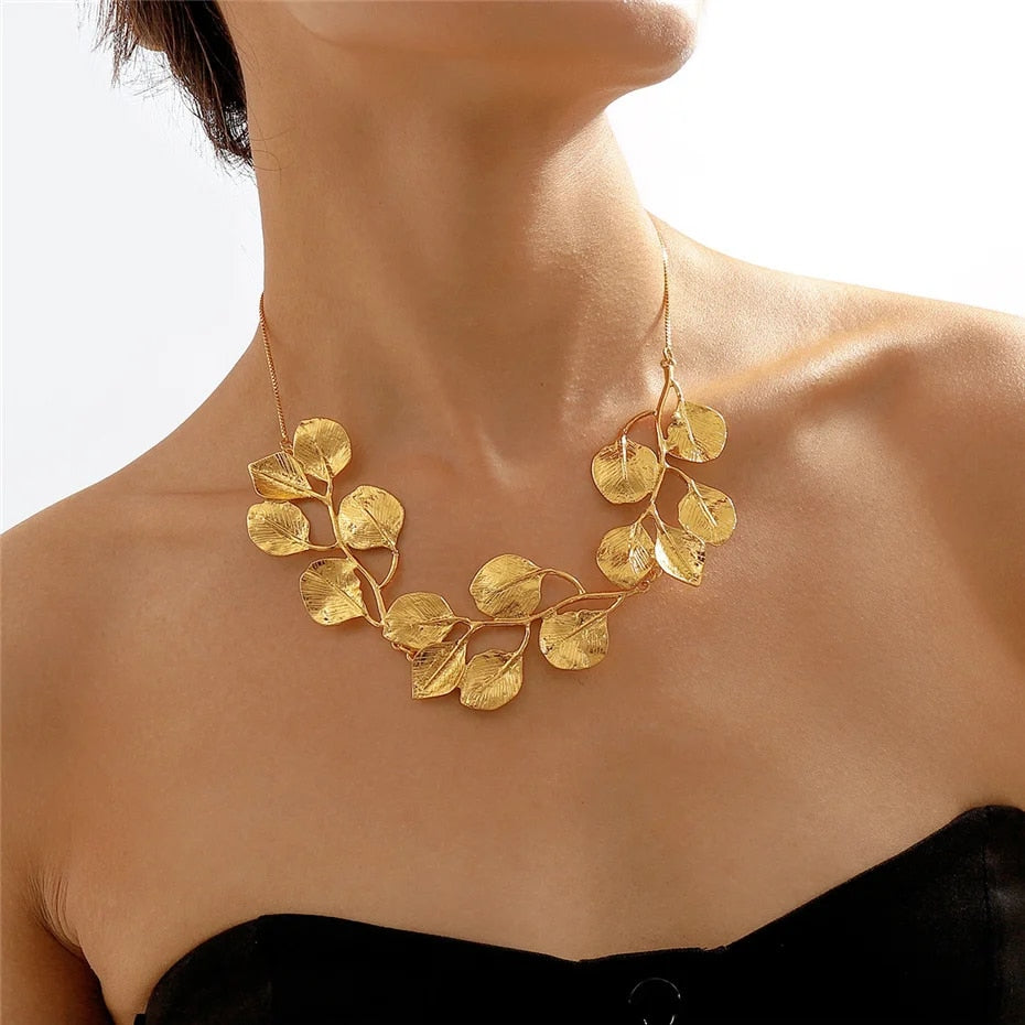 Eva Exaggerated Leaf Pendant Choker Necklace