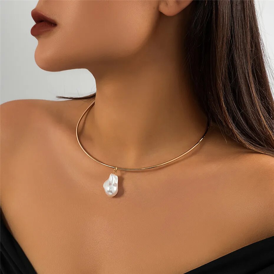 Donna Pearl Pendant Torques Choker Necklace