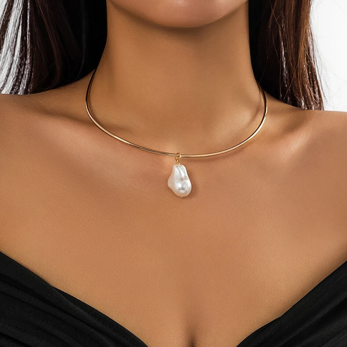 Donna Pearl Pendant Torques Choker Necklace