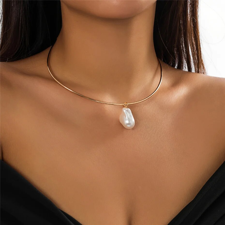 Donna Pearl Pendant Torques Choker Necklace